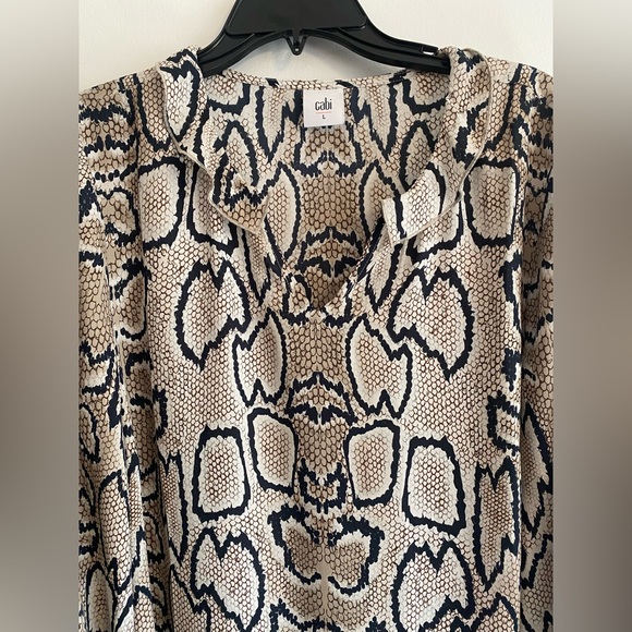 CAbi Serpentine Blouse- Size M - Picture 3 of 4